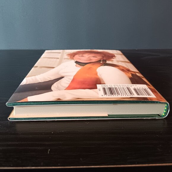 Janet Evanovich 'Plum Lucky' - Picture 3 of 6